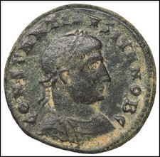 Costantino cesare follis usato  Due Carrare