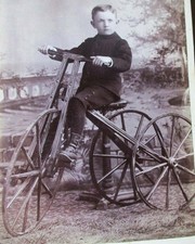 FOTO ANTIGA RARA DE CARTÃO DE ARMÁRIO MENINO TRICICLO DE MADEIRA BANGOR MAINE comprar usado  Enviando para Brazil