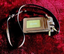 NOVO! Carteira tiracolo Michael Kors cartão telefone pequena bolsa de viagem marrom 7”x4”, usado comprar usado  Enviando para Brazil