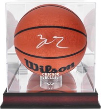 Lonzo Ball Chicago Bulls Wilson Ball assinado com vitrine logotipo de equipe de mogno comprar usado  Enviando para Brazil