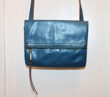Usado, Bolsa tiracolo HOBO International couro Grant pequena dobrável bolsa carteira azul comprar usado  Enviando para Brazil
