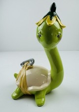 Usado, Estatueta vintage cerâmica bebê tartaruga usando fralda chapéu floral 9,5" **Ver falha** comprar usado  Enviando para Brazil