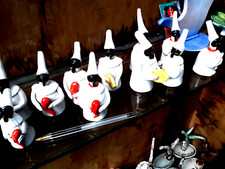 Ceramica pulcinella dipinta usato  Napoli