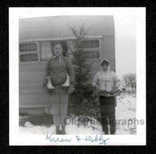 Usado, FOTO ANTIGA/VINTAGE TRAILER CASA MÓVEL PATINS DE GELO CRIANÇAS FRIAS INVERNO NEVE - D378 comprar usado  Enviando para Brazil