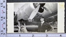 Usado, 1938 Homem em pé perto de avião motor hélice foto vintage BW instantânea comprar usado  Enviando para Brazil