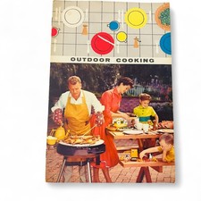 Usado, Outdoor Cooking Ephemera Pamphlet – Mid-Century BBQ Family Grill Recipes Guide comprar usado  Enviando para Brazil