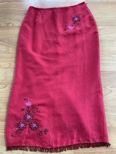 Saia caprichosa bordada de seda vermelha Clio vintage anos 90 tamanho 10 forrada com bainha frisada comprar usado  Enviando para Brazil