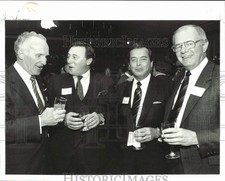Usado, 1986 Press Photo Four Business Executives at Party - afa52914 comprar usado  Enviando para Brazil