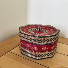 Cesta de palha tecida com tampa design vermelho e verde 6,5" de largura comprar usado  Enviando para Brazil