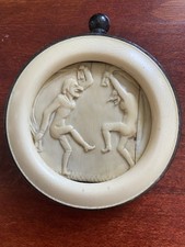 Ancien médaillon sculpté d'occasion  Barentin