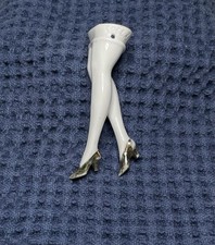 Meia boneca alemã antiga pernas almofada de porcelana pernas brancas, sapatos dourados 3 1/2" comprar usado  Enviando para Brazil