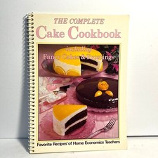 The Complete Cake Cookbook Including Fancy Cakes and Frostings comprar usado  Enviando para Brazil