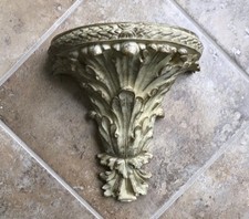 Prateleira de arandela de parede vintage, ouro, marfim, acabamento desgastado 9,25” x 4,75” x 9,5” comprar usado Prateleira de arandela de parede vintage, ouro, marfim, acabamento desgastado 9,25” x 4,75” x 9,5” comprar usado  Enviando para Brazil