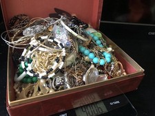 Joyería de disfraces de colección/reventa moderna de 4+ libras con caja de regalo Christian Dior 9x7x4" segunda mano  Embacar hacia Mexico