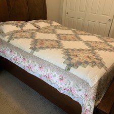 Queen size quilt for sale  Fairport