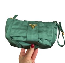 Prada silk green usato  Bari
