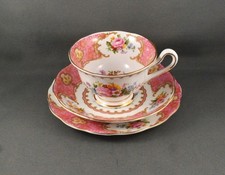One royal albert d'occasion  Expédié en Belgium