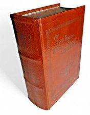Usado, Hide a Book with Latch Closure Faux Brown Leather Look Wood Construction comprar usado  Enviando para Brazil