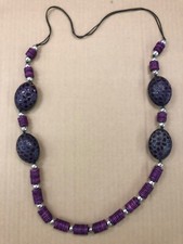 Collana viola dischetti usato  Vercelli