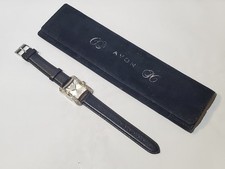 Relógio de quartzo Japão Movt com pulseira de couro vem em estojo preto AVON NOVO comprar usado  Enviando para Brazil