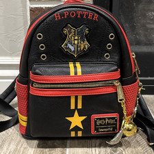 LKNW Loungefly Harry Potter Premium Mini Mochila Parque Temático com Medalha Snitch  comprar usado  Enviando para Brazil