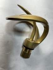 Torneira de banheiro em cascata pia 1 furo alça única acabamento moderno cor dourada comprar usado  Enviando para Brazil