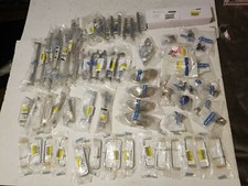 LOTE DE 69 BOTÕES DE PUXADOR PARA ARMÁRIO DE BANHEIRO DE COZINHA ETC. comprar usado  Enviando para Brazil