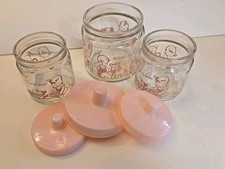 Conjunto de frasco de cômoda rosa 1950 Glasco quarto de bebê 3 peças decoração de vaidade meados do século comprar usado Conjunto de frasco de cômoda rosa 1950 Glasco quarto de bebê 3 peças decoração de vaidade meados do século comprar usado  Enviando para Brazil