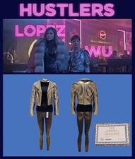 HUSTLERS: Camisa e calça jaqueta armário Jennifer Lopez $1175 certificado de autenticidade de estúdio comprar usado HUSTLERS: Camisa e calça jaqueta armário Jennifer Lopez $1175 certificado de autenticidade de estúdio comprar usado  Enviando para Brazil
