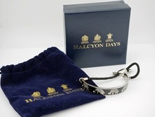 Beautiful mint pouch for sale Beautiful mint pouch for sale  REDDITCH