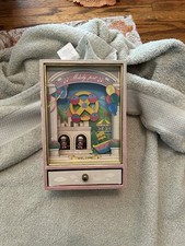 CAIXA DE MÚSICA SANKYO VINTAGE, CAIXA DE SOMBRA. PORTA MELODIA, TESTADA, FUNCIONA, LEIA SOBRE ISSO, usado comprar usado CAIXA DE MÚSICA SANKYO VINTAGE, CAIXA DE SOMBRA. PORTA MELODIA, TESTADA, FUNCIONA, LEIA SOBRE ISSO, usado comprar usado  Enviando para Brazil