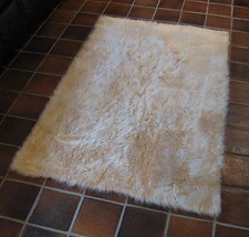 Light beige flokati d'occasion Light beige flokati d'occasion  Expédié en France