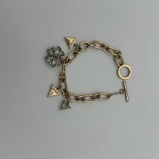 Berloque de corrente Guess tom dourado pulseira triângulos cristais  comprar usado Berloque de corrente Guess tom dourado pulseira triângulos cristais  comprar usado  Enviando para Brazil
