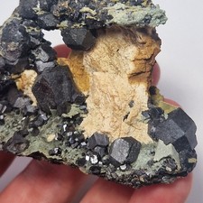 Minerali magnetite brosso usato  Chiesa in Valmalenco