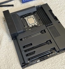Scheda madre nzxt usato  Villa Literno