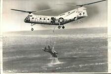 1959 Press Photo Helicóptero Reboques Firebee Jet Drone, Base da Força Aérea Tyndall comprar usado  Enviando para Brazil