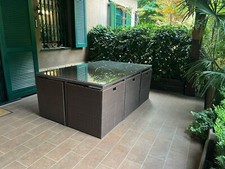 Tavolo esterno con usato  Monza