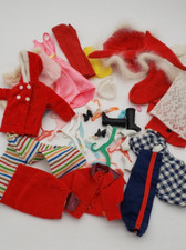 LOTE DE ROPA Y ACCESORIOS VINTAGE AÑOS 60 MATE BARBIE y varios con estuche segunda mano  Embacar hacia Mexico