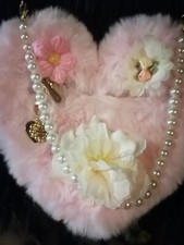Używany, Torebka różowe serducho, hand made, z podszewką, na zamek, naszyte kwiatuszki  na sprzedaż  PL