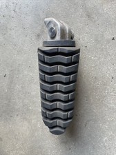 Triumph Tiger 800 pés peg traseiro L/H Explorer 1215 800xc, fabricante de equipamento original T2084402 comprar usado  Enviando para Brazil