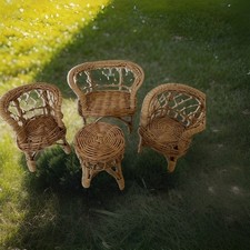 Lote com 4 peças de móveis de pátio vintage boneca Barbie tamanho vime vime rattan comprar usado Lote com 4 peças de móveis de pátio vintage boneca Barbie tamanho vime vime rattan comprar usado  Enviando para Brazil