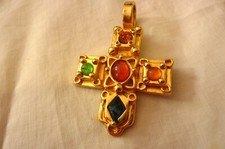 Superbe croix signées d'occasion  Macau