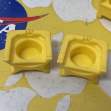Antigo Fisher Price Little People 2 Cadeiras Amarelas Trono Real Curto #993 Castelo comprar usado  Enviando para Brazil