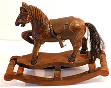 Cavallino dondolo giocattolo usato  Santena