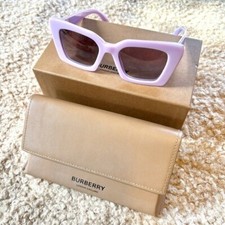 Óculos de sol Burberry Daisy roxo lilás com estojo e caixa original!, usado comprar usado Óculos de sol Burberry Daisy roxo lilás com estojo e caixa original!, usado comprar usado  Enviando para Brazil