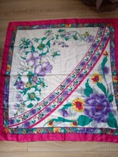 Grand foulard carré d'occasion  Vouillé