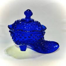 Sapato Hobnail de vidro azul cobalto Miles Kimball prato de doces/bugigangas com tampa. LEIA comprar usado Sapato Hobnail de vidro azul cobalto Miles Kimball prato de doces/bugigangas com tampa. LEIA comprar usado  Enviando para Brazil