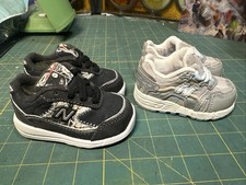 LOTE de 2 pares de sapatos infantis New Balance tênis 3M skate e todo terreno muito bom comprar usado  Enviando para Brazil