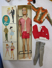 Usado, CAJA MUÑECA KEN AÑOS 60 750 Barbie Vintage De Colección Mattel Boyfriend Stand Ropa Extra segunda mano  Embacar hacia Argentina