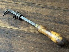 Utensílios de cozinha antigos vintage c.1900 ajustável com cabo de madeira comprar usado Utensílios de cozinha antigos vintage c.1900 ajustável com cabo de madeira comprar usado  Enviando para Brazil